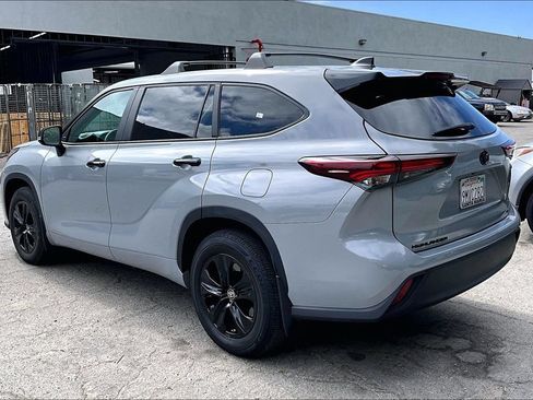 Used 2024 Toyota Highlander LE FWD image 6