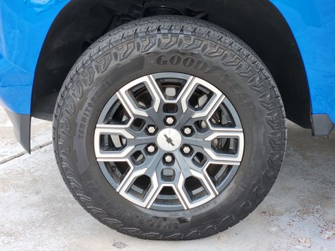 Used 2023 Chevrolet Colorado Z71 w/ Z71 Convenience Package 2 AWD/4WD image 14