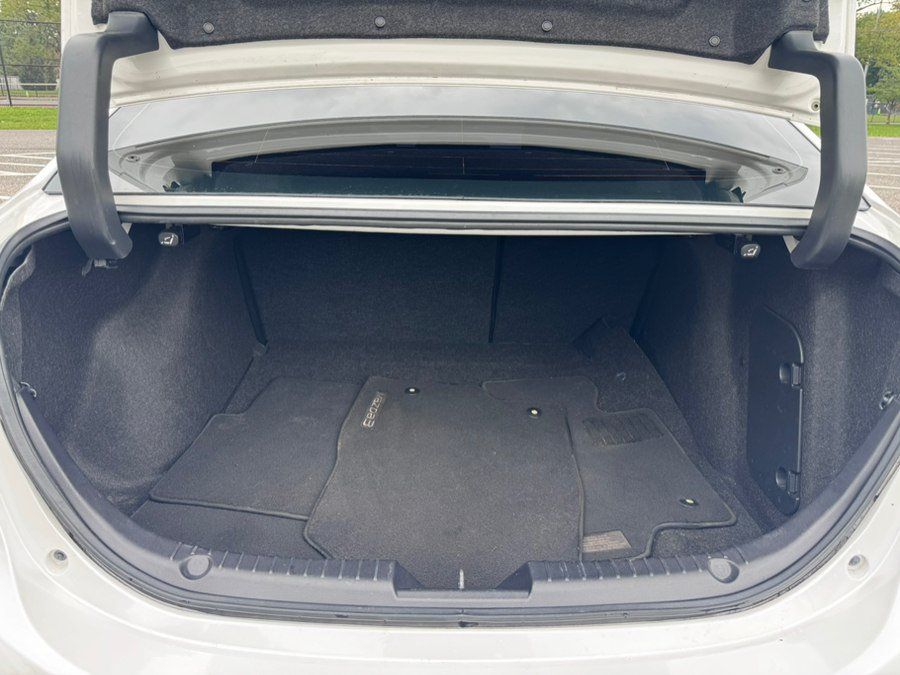 Used 2016 MAZDA MAZDA3 i Touring w/ Popular Equipment Package FWD image 9
