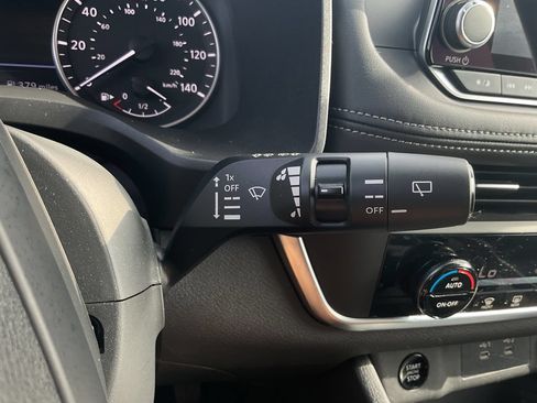 Used 2025 Nissan Rogue SV FWD image 20