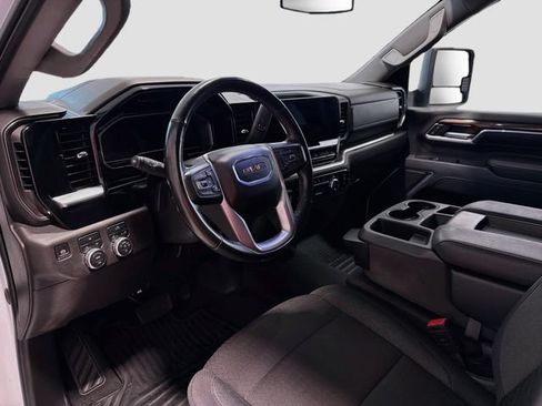 Used 2025 GMC Sierra 2500 SLE w/ SLE Value Package; AWD/4WD image 9