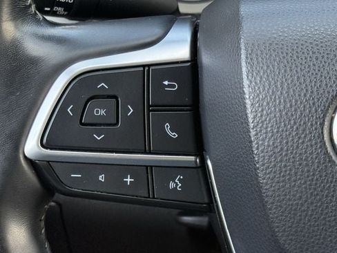Used 2021 Toyota Highlander XLE FWD image 14
