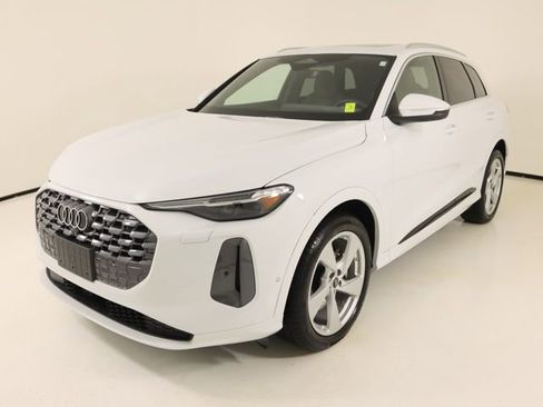 Certified 2025 Audi Q5 Prestige AWD/4WD image 1