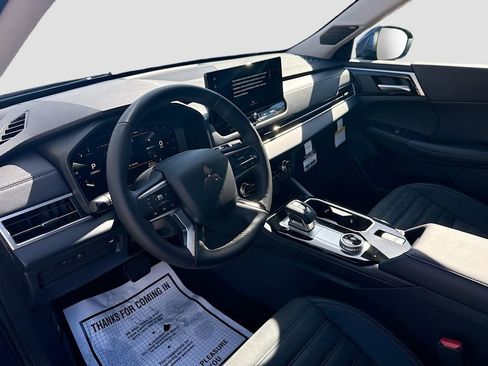New 2026 Mitsubishi Outlander SE image 9