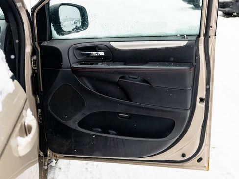 Used 2014 Dodge Grand Caravan R/T image 13