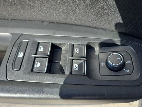 Used 2018 Volkswagen Atlas SE image 24