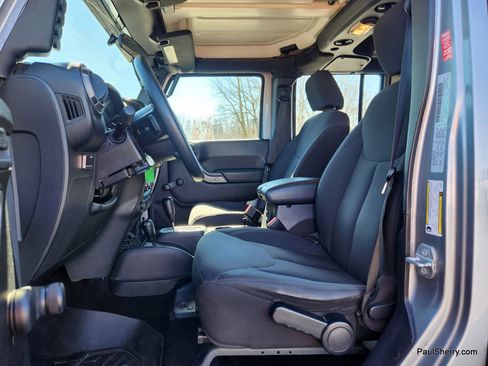 Used 2015 Jeep Wrangler Unlimited Sport image 26