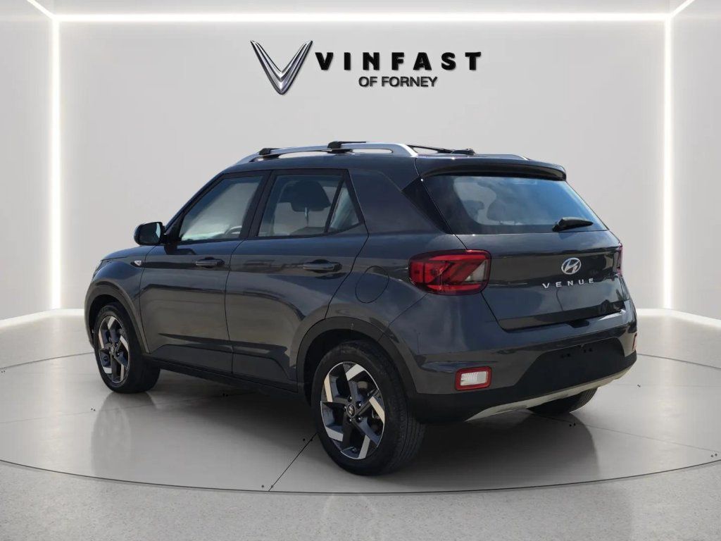 Used 2023 Hyundai Venue SEL w/ Cargo Package FWD image 3