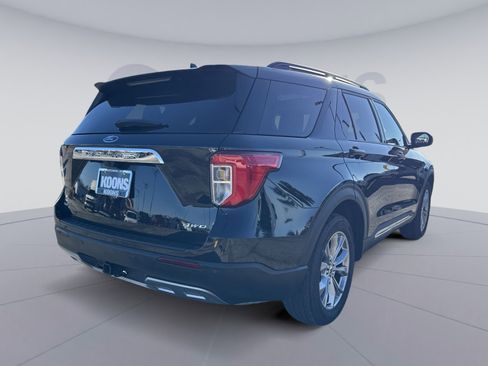 Used 2024 Ford Explorer XLT w/ Equipment Group 202A image 7