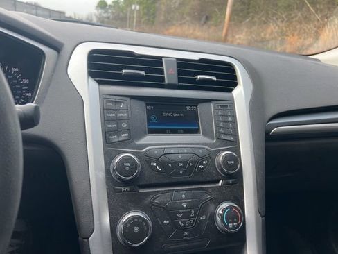 Used 2015 Ford Fusion SE image 11