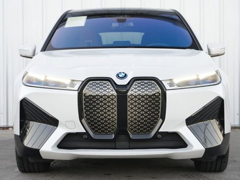 Used 2023 BMW iX M60 w/ Executive Package image 7