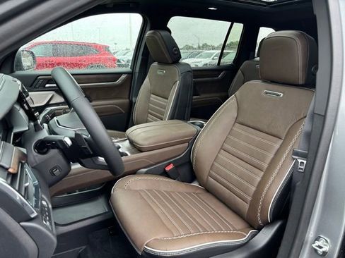New 2026 GMC Acadia Denali Ultimate w/ LPO, Floor Liner Package AWD/4WD image 22