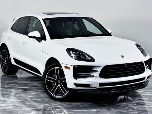 Used 2021 Porsche Macan w/ Premium Package AWD/4WD image 3