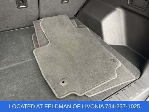 Used 2024 GMC Terrain SLT image 33