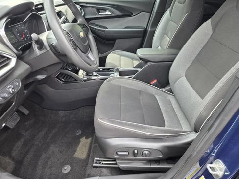 Used 2021 Chevrolet TrailBlazer LT w/ Convenience Package FWD image 12