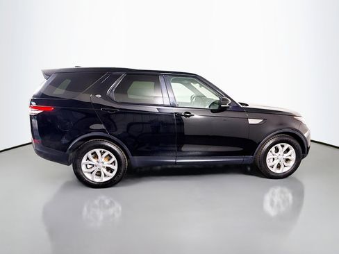 Used 2020 Land Rover Discovery SE image 11