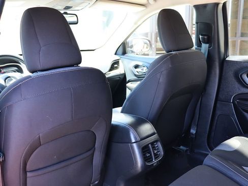 Used 2016 Jeep Cherokee Sport FWD image 31