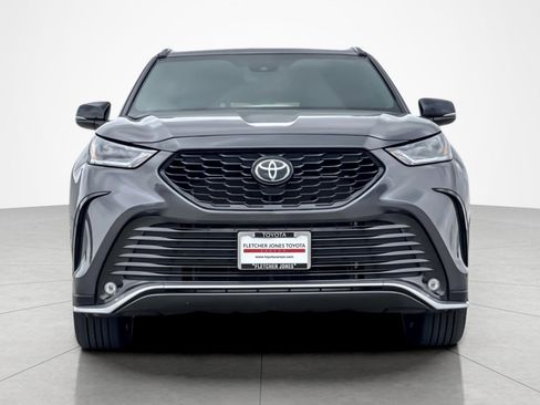 Certified 2025 Toyota Highlander XSE image 8
