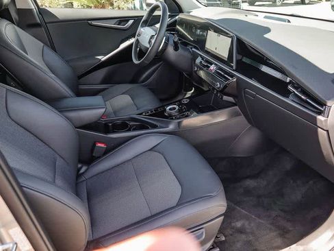 Certified 2023 Kia Niro EX image 15