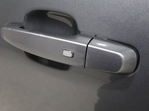 Used 2021 GMC Acadia SLE w/ Driver Convenience Package image 11