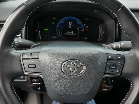 Used 2025 Toyota Camry SE FWD image 25