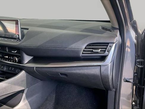 Certified 2025 Nissan Rogue SV FWD image 18