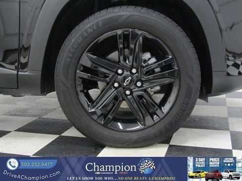 Certified 2025 Chevrolet Trax ACTIV FWD image 3