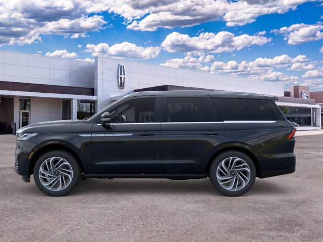 New 2026 Lincoln Navigator Reserve AWD/4WD image 3