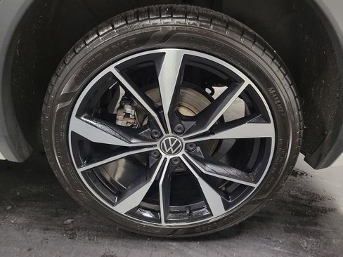 Used 2023 Volkswagen Tiguan SEL R-Line image 10