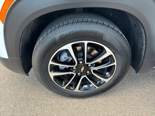 Certified 2025 Chevrolet TrailBlazer LT w/ Convenience Package FWD image 9