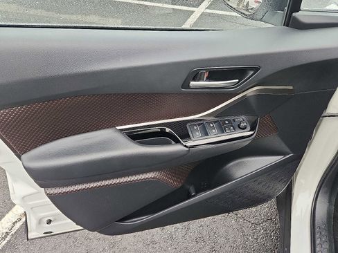 Used 2019 Toyota C-HR Limited FWD image 12
