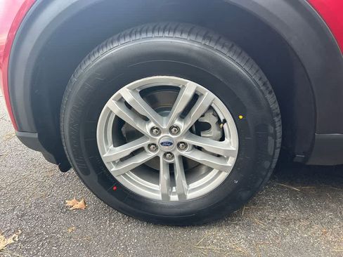 Certified 2022 Ford Explorer XLT w/ Equipment Group 202A image 7