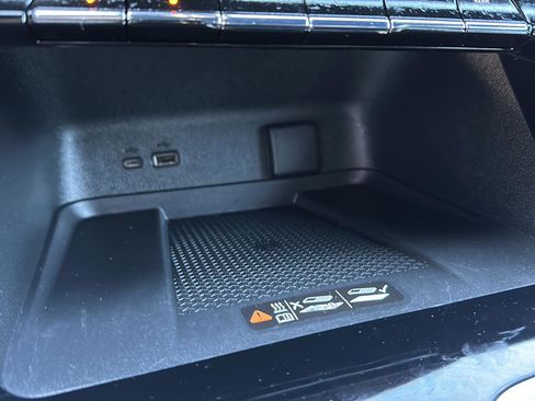 Used 2024 Chevrolet Traverse LT w/ Enhanced Driving Package image 37