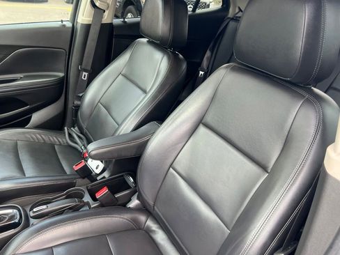 Used 2019 Buick Encore Essence FWD image 5