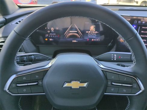 Used 2025 Chevrolet Traverse LT w/ Sun and Wheel Package image 33