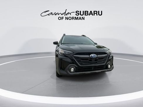 Used 2025 Subaru Outback Premium AWD/4WD image 3
