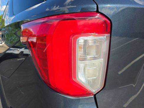 Used 2022 Ford Explorer XLT AWD/4WD image 36