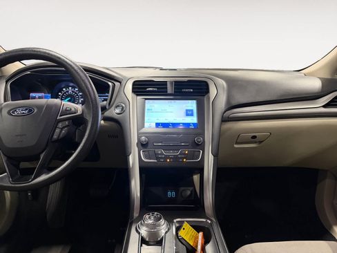 Used 2020 Ford Fusion SE FWD image 12