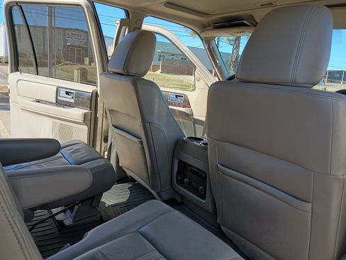 Used 2017 Lincoln Navigator L Select image 14
