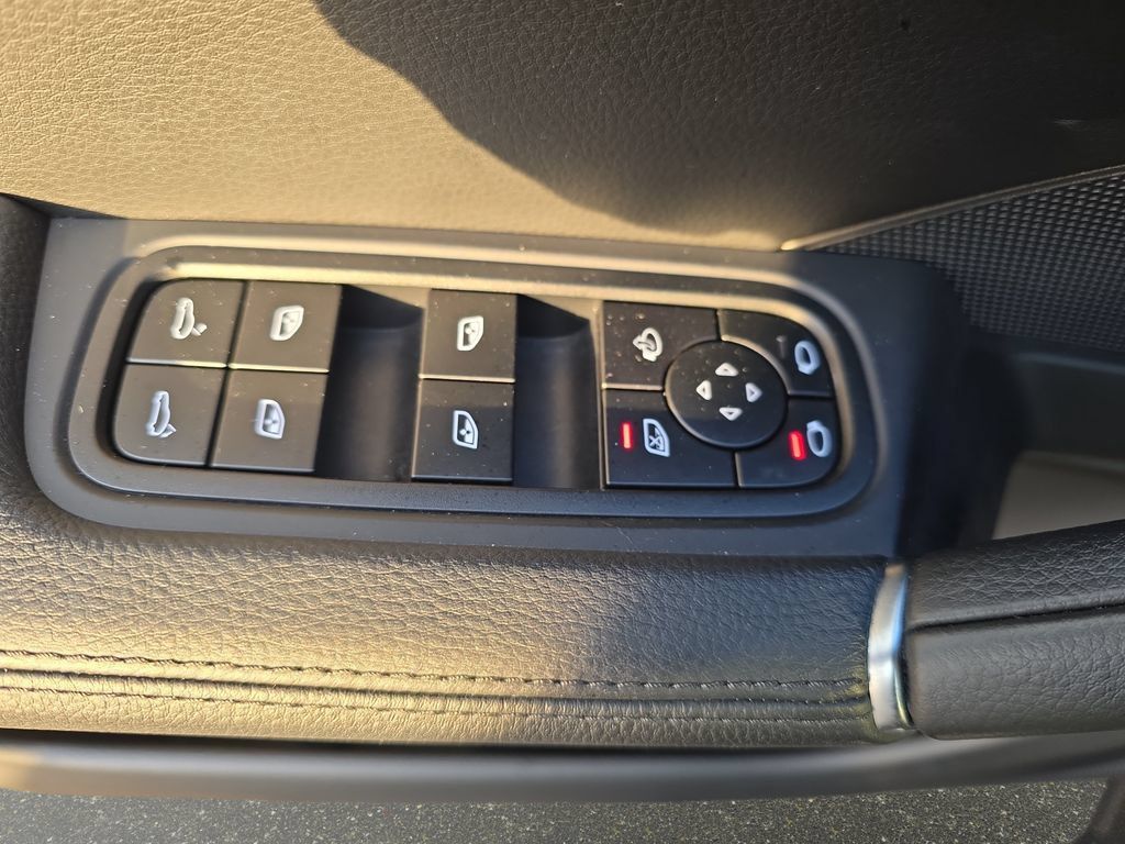 Used 2023 Porsche Cayenne AWD/4WD image 31