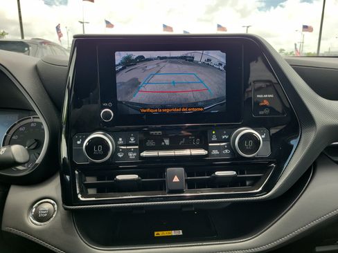 Used 2023 Toyota Highlander XSE FWD image 27