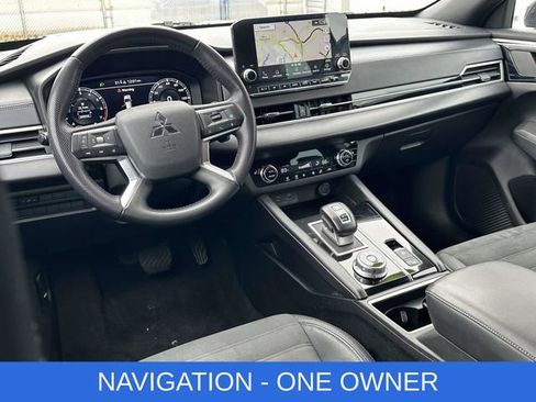 Used 2023 Mitsubishi Outlander SE Black Edition image 2