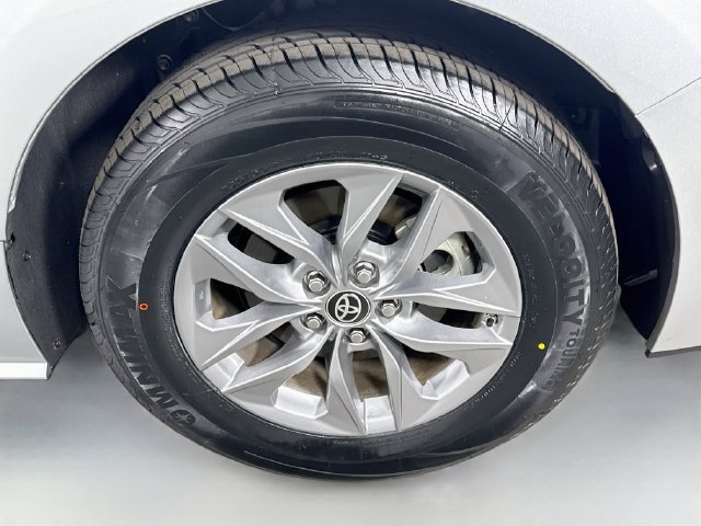 Certified 2021 Toyota Sienna XLE FWD image 34