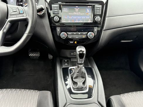 Used 2019 Nissan Rogue SV w/ Sun & Sound Touring Package image 10