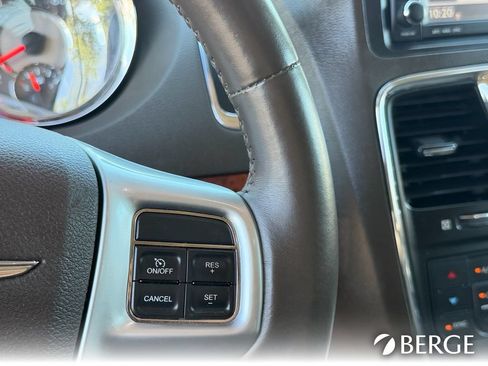 Used 2013 Chrysler Town & Country Touring-L w/ Driver Convenience Group FWD image 15