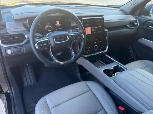 Used 2024 GMC Acadia Elevation image 12