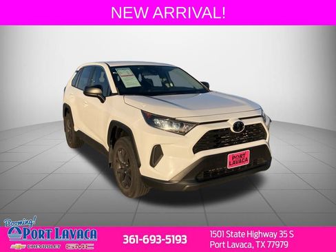 Used 2022 Toyota RAV4 LE image 1