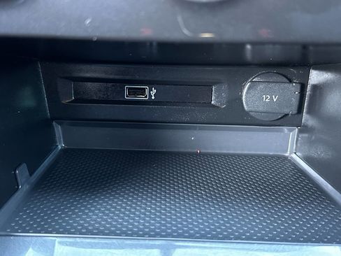 Used 2018 Volkswagen Tiguan S image 30