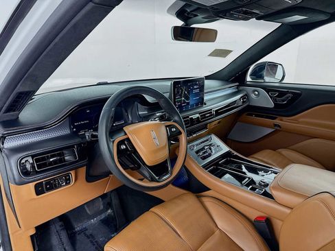 Used 2023 Lincoln Aviator Black Label w/ Dynamic Handling Package image 9