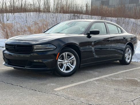 Used 2023 Dodge Charger SXT image 4